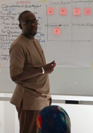 Explication au tableau blanc